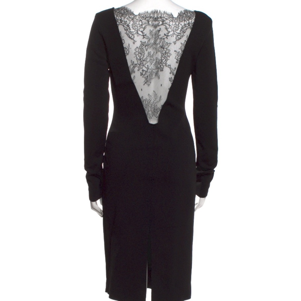 Length: 40.5"
Hip: 33.5"
Bust: 30.75"
Waist: 27.25"
